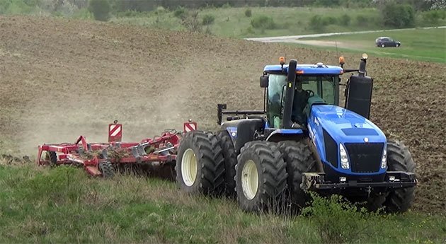 New Holland T9.670 (648 HP & 50,800 pounds)
