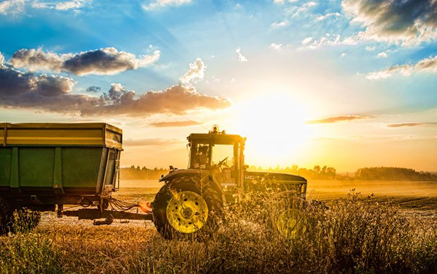 kubota vs john deere lawn tractors