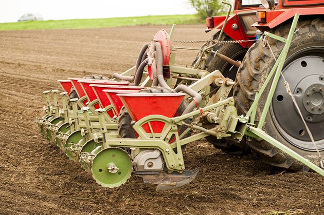 how to link a tractor implement on a 3-point hitch