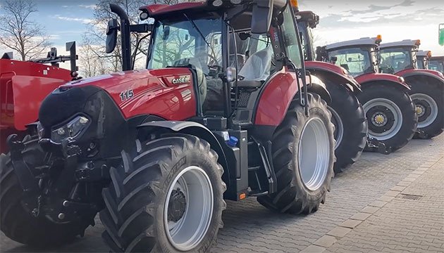 john deere s790 vs case ih 9250