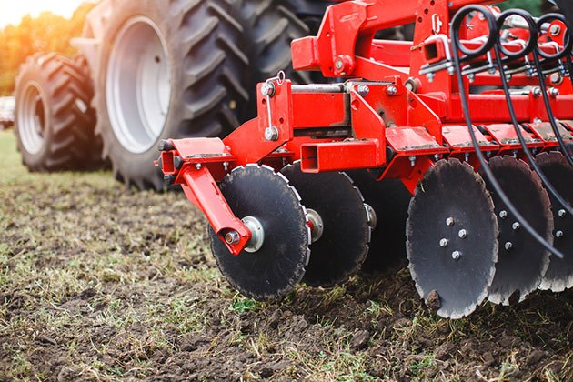 case ih vs massey ferguson difference