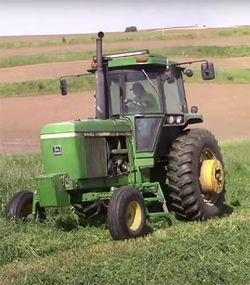 is a john deere 4440 a good tractor