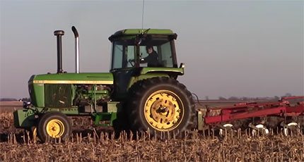 does a john deere 4230 have a turbo