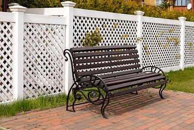 the advantages and disadvantages of vinyl fence