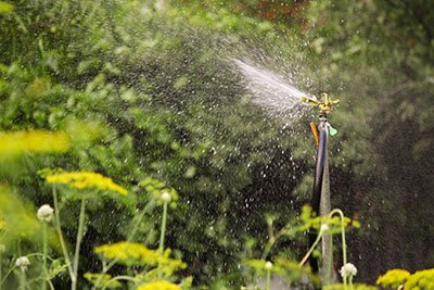 how does a pulsating sprinkler work