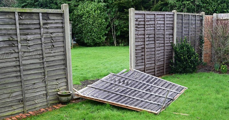 which fence would withstand the strongest wind