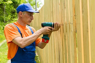 how long does a wood fence last