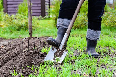 best shoes for gardening and yard work