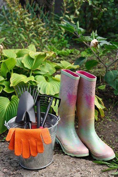 what shoes to wear when gardening